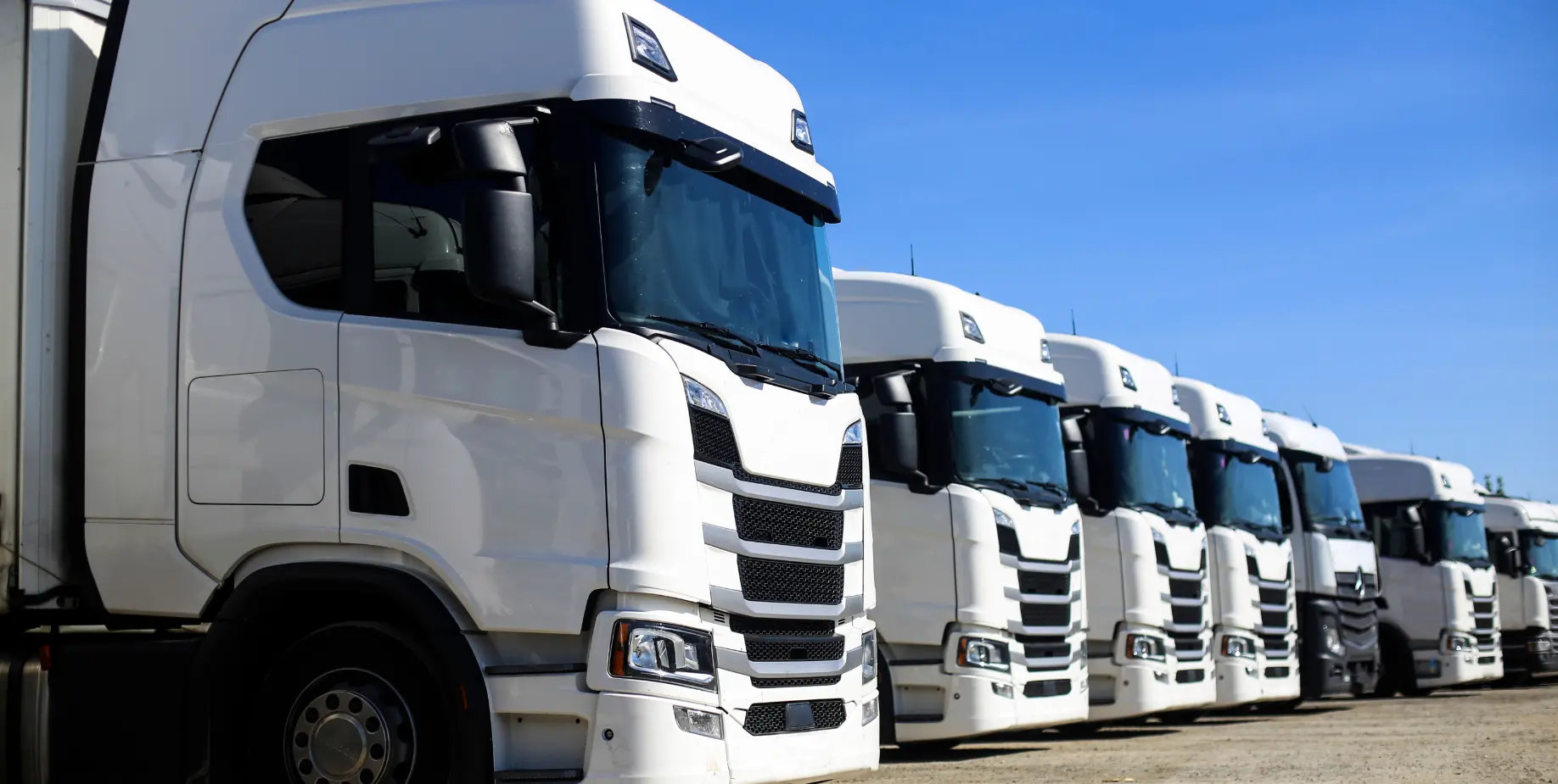 Camiones de gran tonelaje para transporte terrestre nacional e internacional de Espinar Menchén S.L.